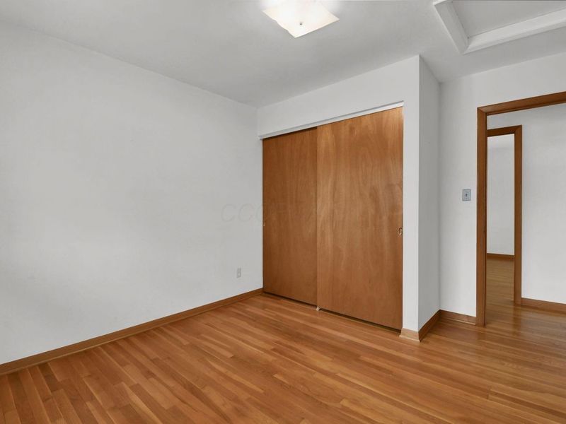 1382 Sherwood Downs E, Newark, OH 43055 Photo 24