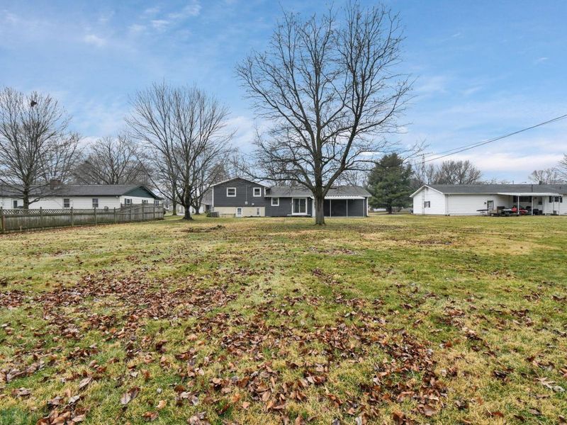 1382 Sherwood Downs E, Newark, OH 43055 Photo 4