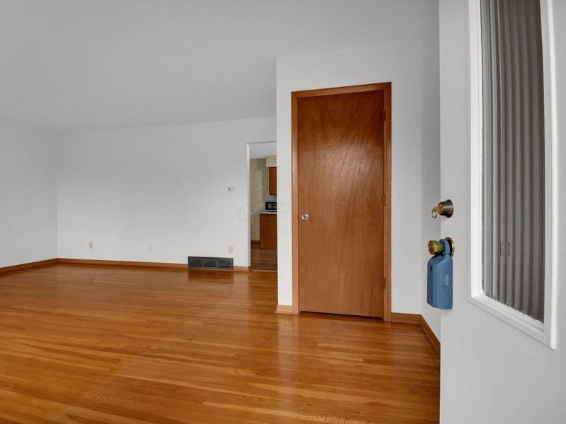 1382 Sherwood Downs E, Newark, OH 43055 Photo 5