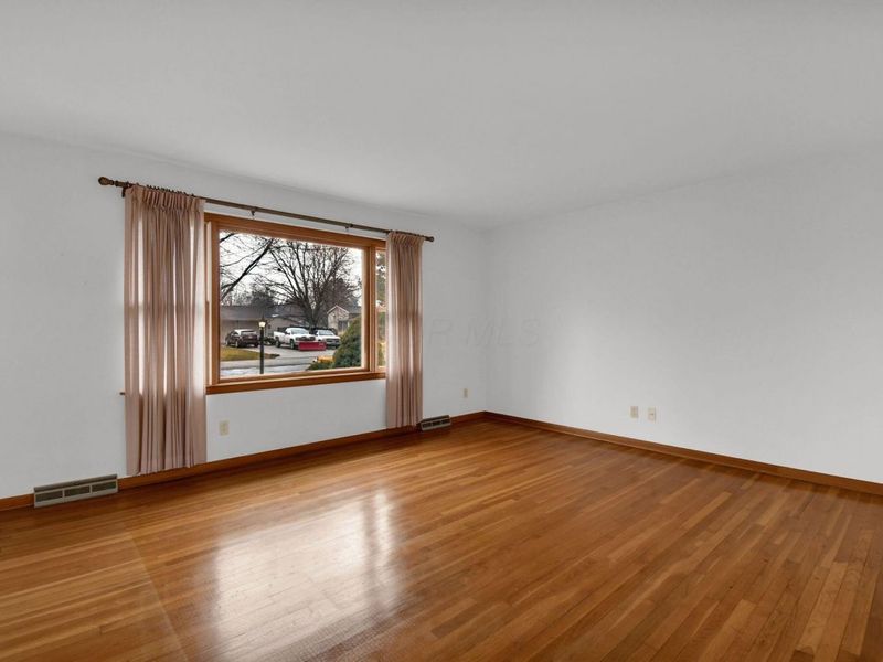 1382 Sherwood Downs E, Newark, OH 43055 Photo 7