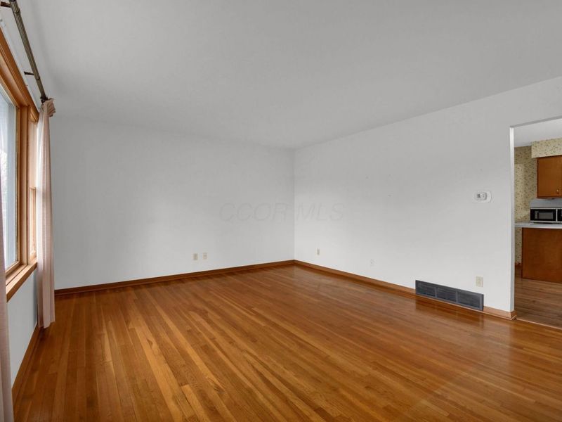 1382 Sherwood Downs E, Newark, OH 43055 Photo 8