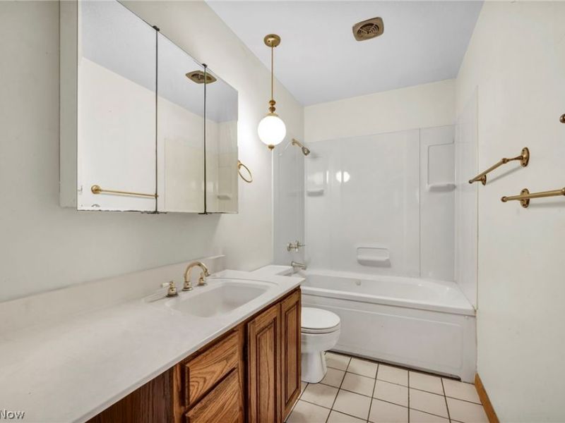 24419 Ronan Road, Bedford Heights, OH 44146 Photo 24