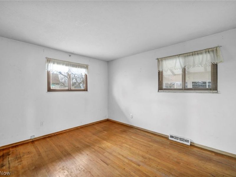 24419 Ronan Road, Bedford Heights, OH 44146 Photo 32