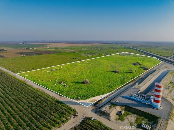 220 -45 Woollomes Avenue, Wasco, CA 93280