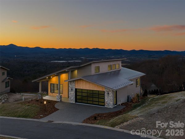 247 Coachman Drive, Hendersonville, NC 28791