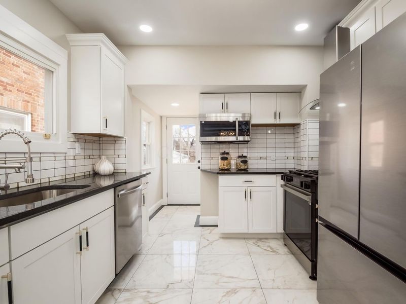 214 Parkwood Avenue, Columbus, OH 43203 Photo 12