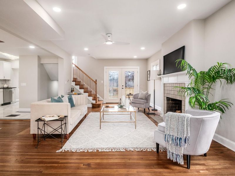 214 Parkwood Avenue, Columbus, OH 43203 Photo 2