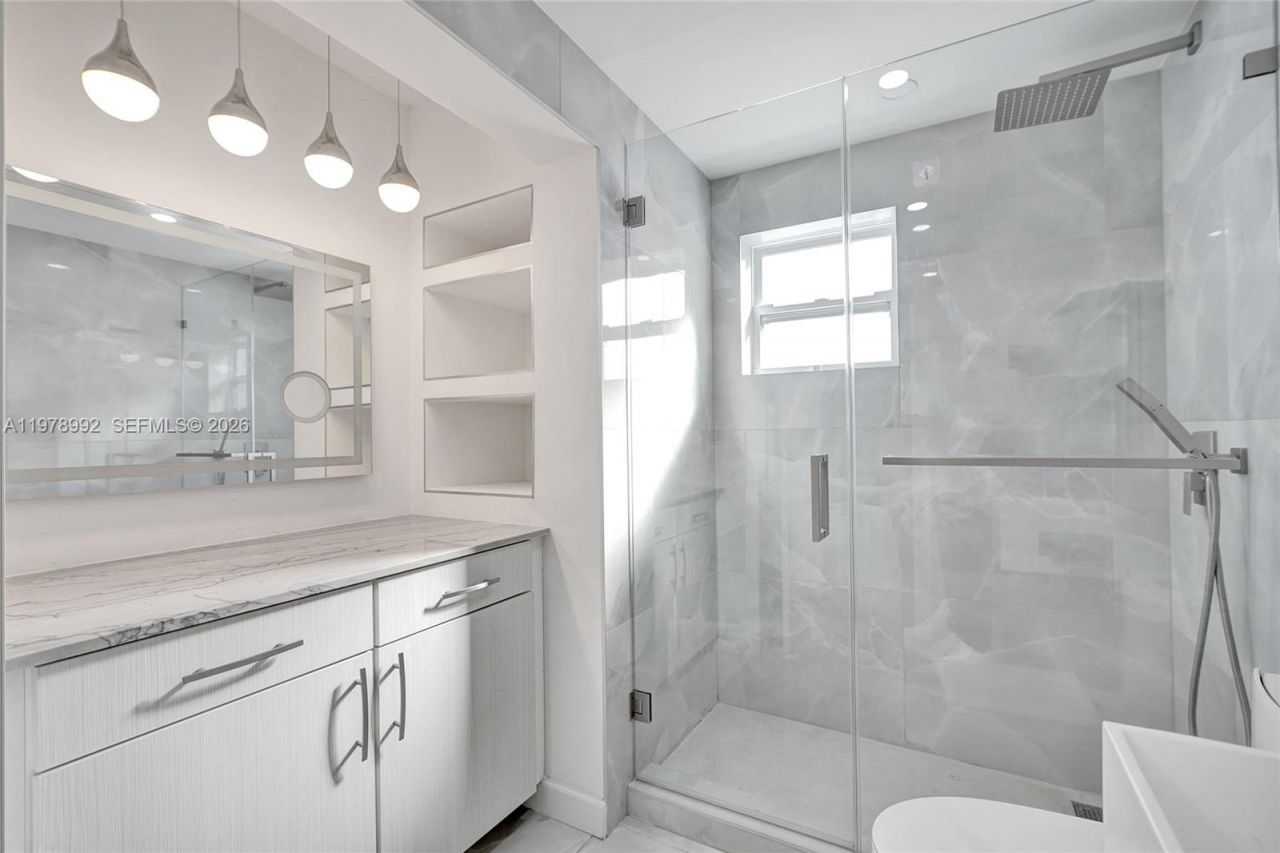 1075 92nd St, Unit 405, Bay Harbor Islands, FL 33154 Photo