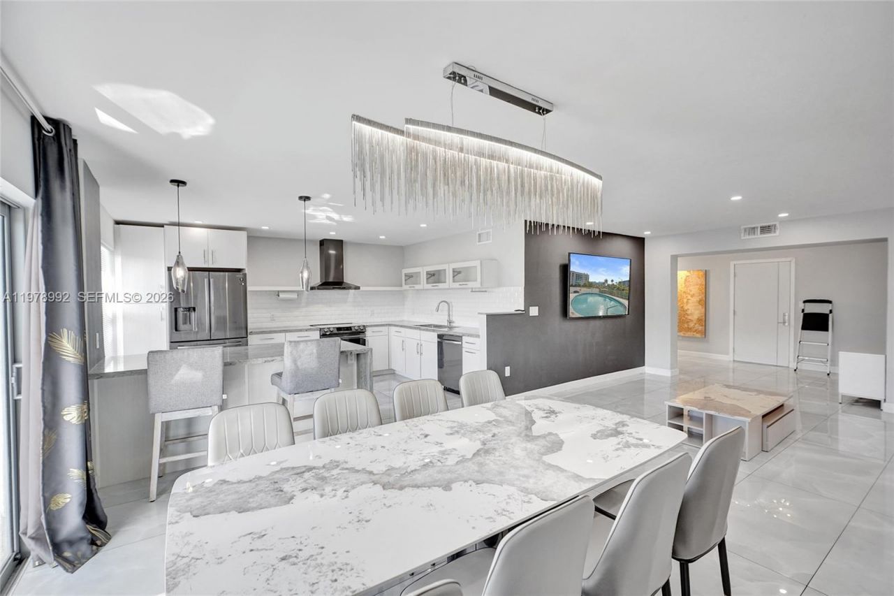 1075 92nd St , Unit 405, Bay Harbor Islands, FL 33154 Photo