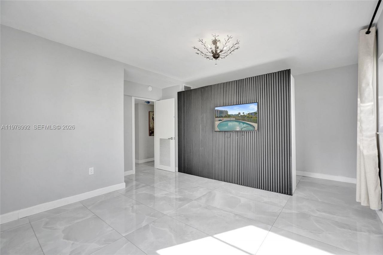 1075 92nd St, Unit 405, Bay Harbor Islands, FL 33154 Photo
