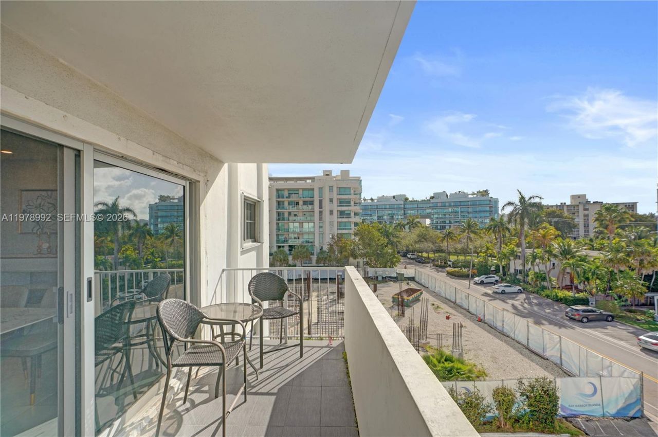 1075 92nd St , Unit 405, Bay Harbor Islands, FL 33154 Photo