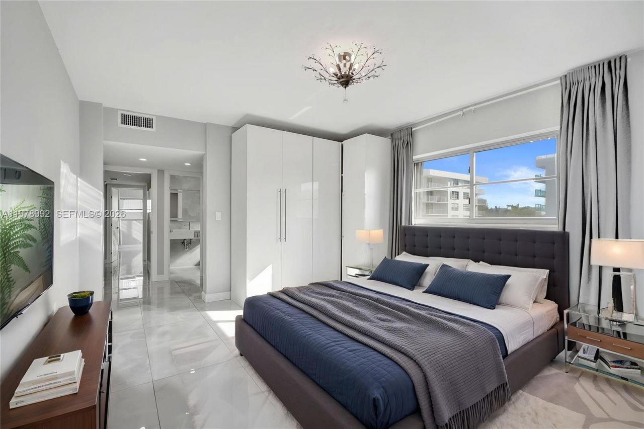 1075 92nd St , Unit 405, Bay Harbor Islands, FL 33154 Photo