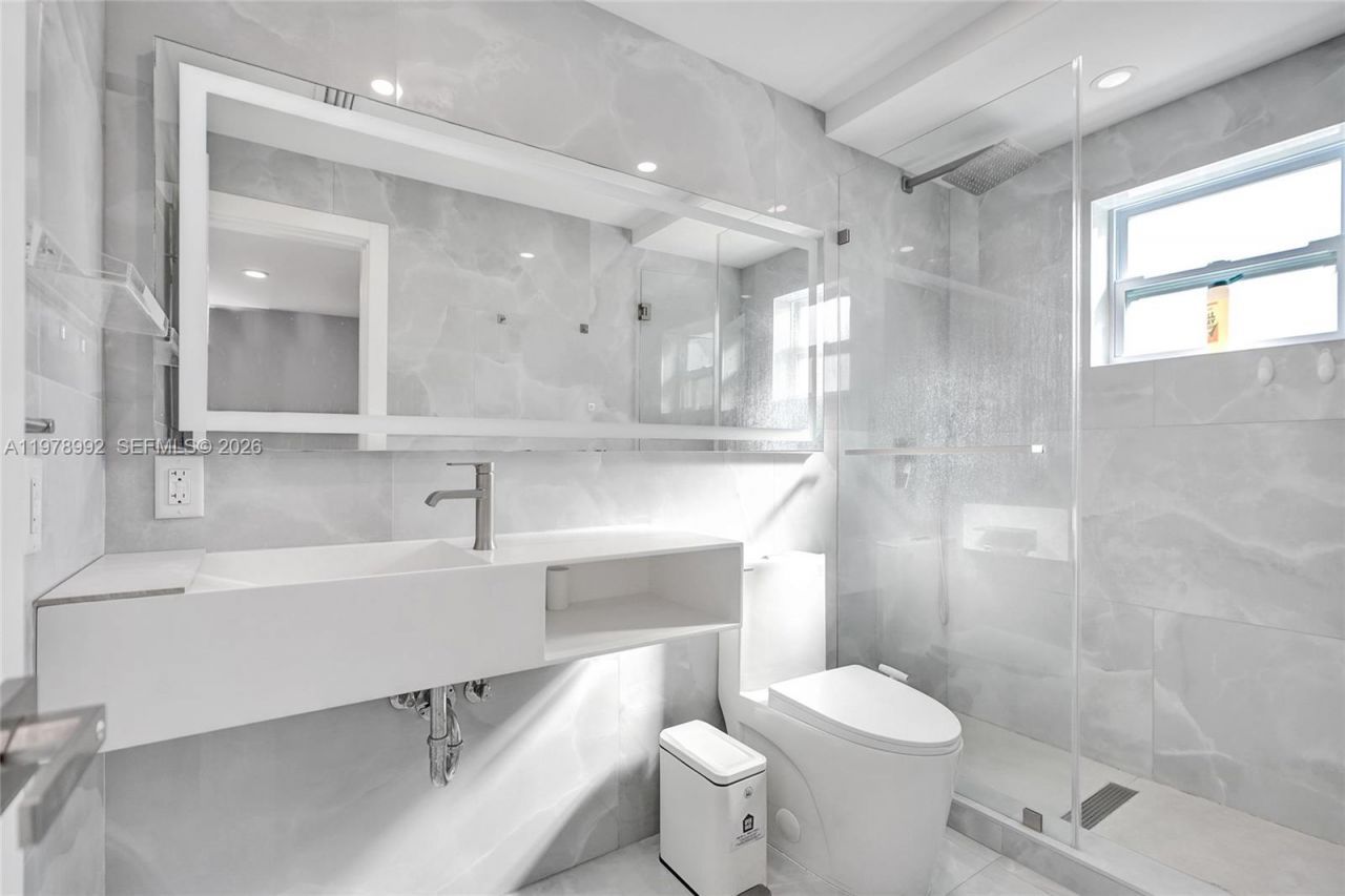 1075 92nd St, Unit 405, Bay Harbor Islands, FL 33154 Photo