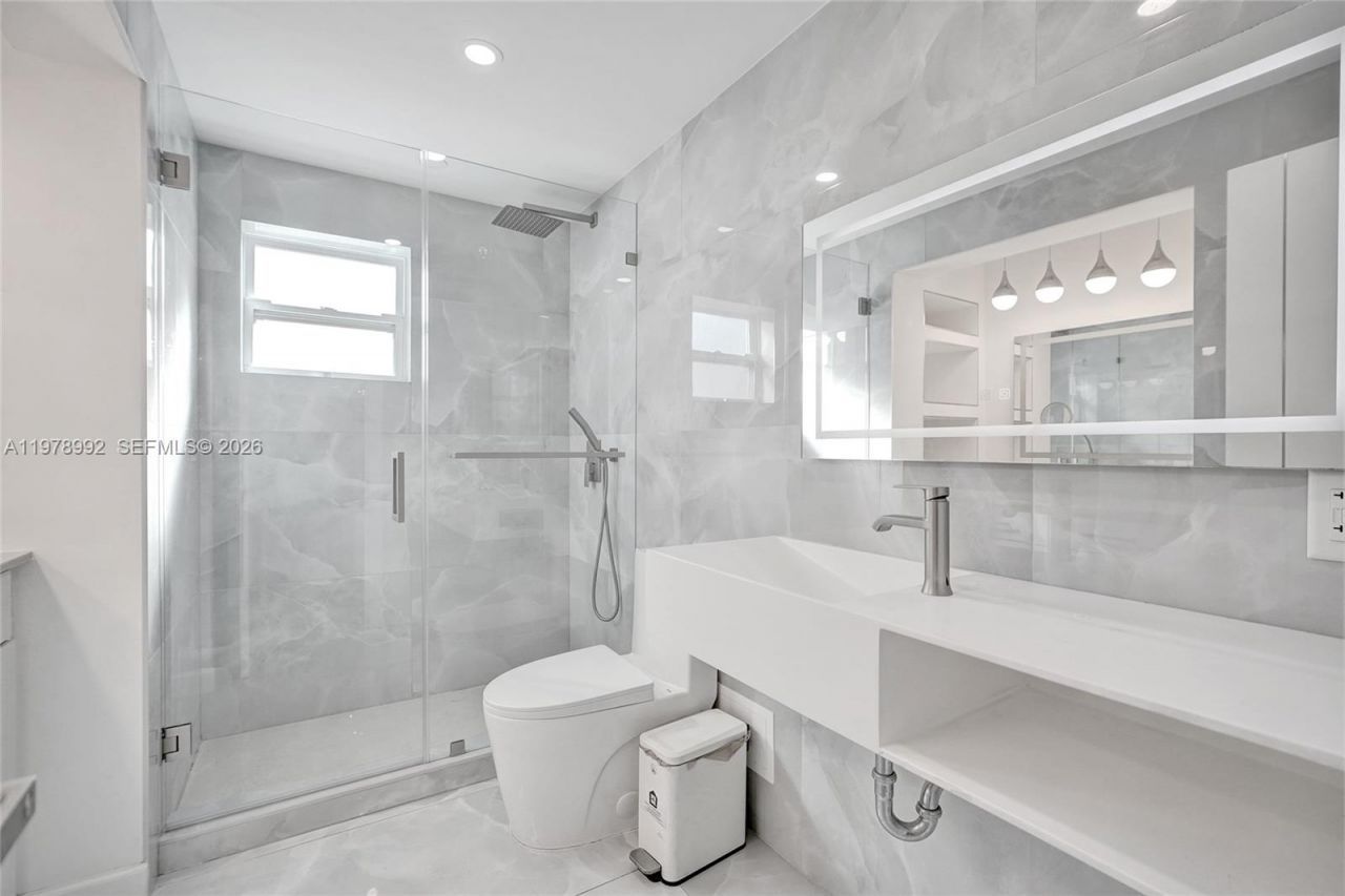 1075 92nd St , Unit 405, Bay Harbor Islands, FL 33154 Photo