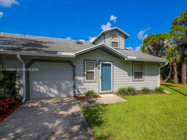 651 NE Wax Myrtle Way , Jensen Beach, FL 34957