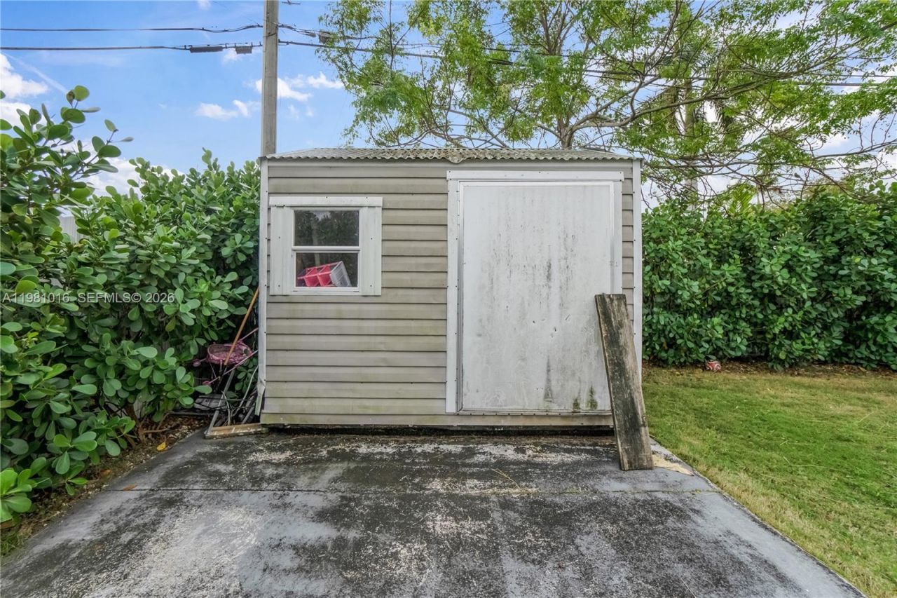 1570 NE 9th St , Homestead, FL 33033 Photo