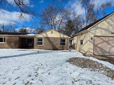 9100 Pittsfield Street, Commerce Twp, MI 48382