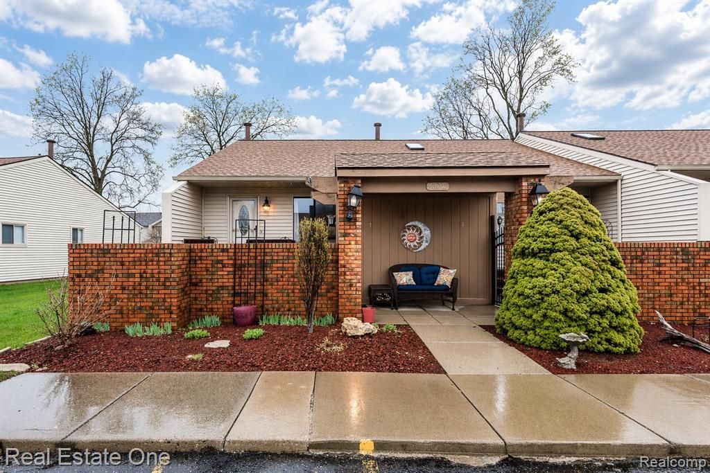 62072 York Town Drive, South Lyon, MI 48178 Main Photo