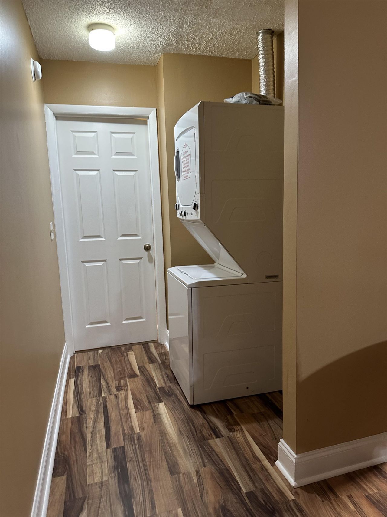 405 Cambridge Circle  Photo 12