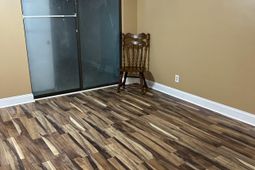 405 Cambridge Circle  photo 4