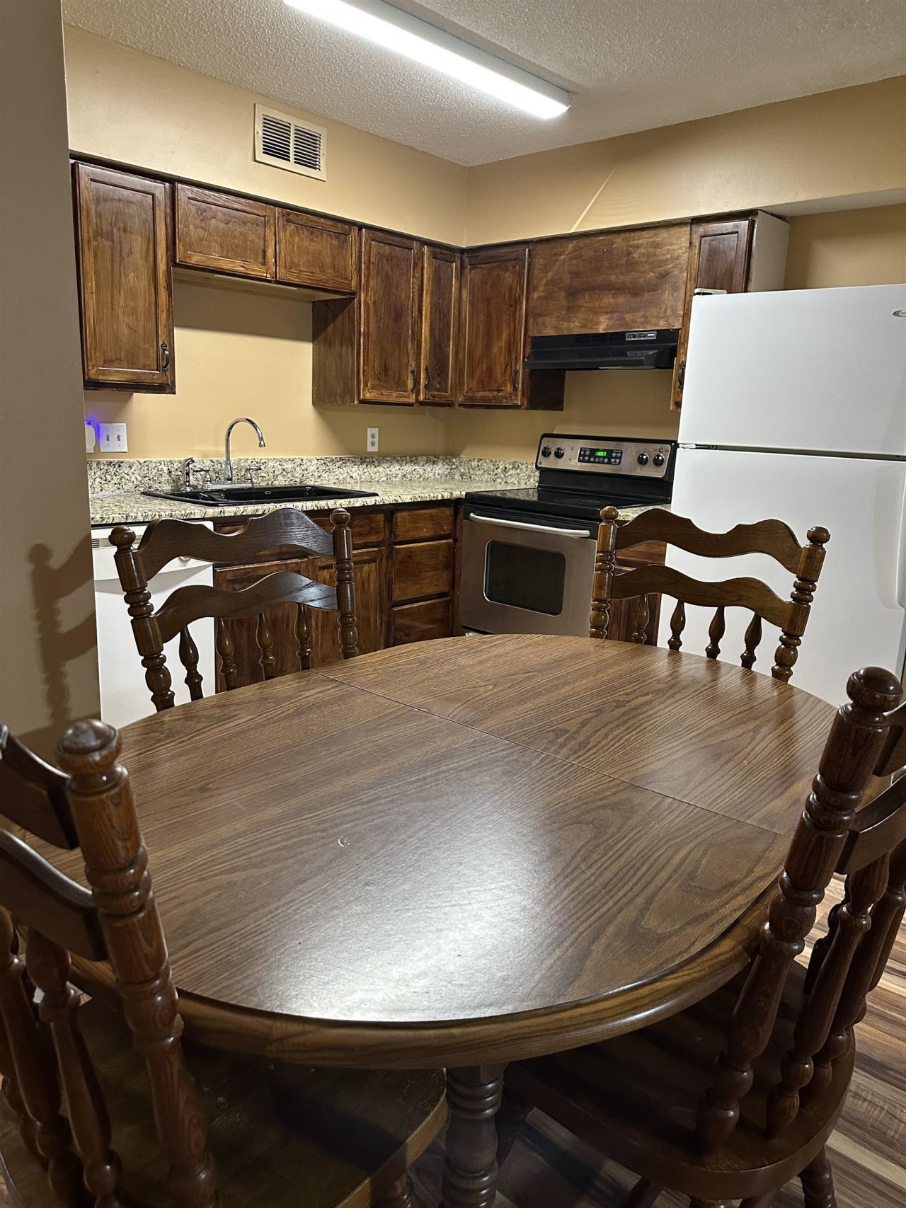 405 Cambridge Circle  Photo 7