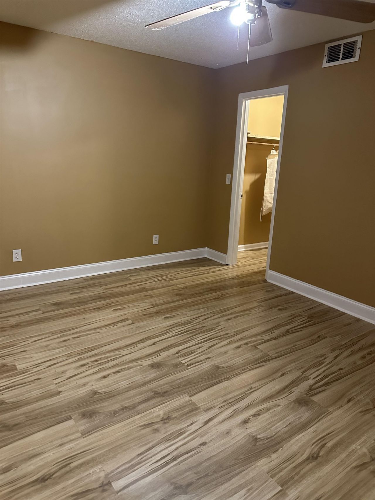 405 Cambridge Circle  Photo 9