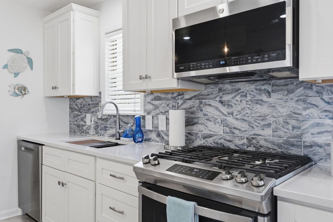 437 Bay Dr. Photo 10