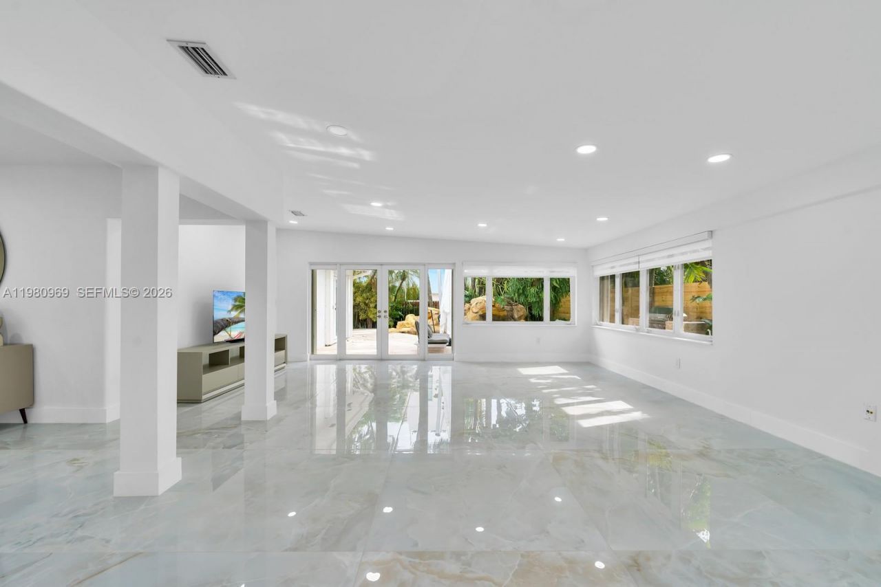 200 N Hibiscus Dr, Miami Beach, FL 33139 Photo