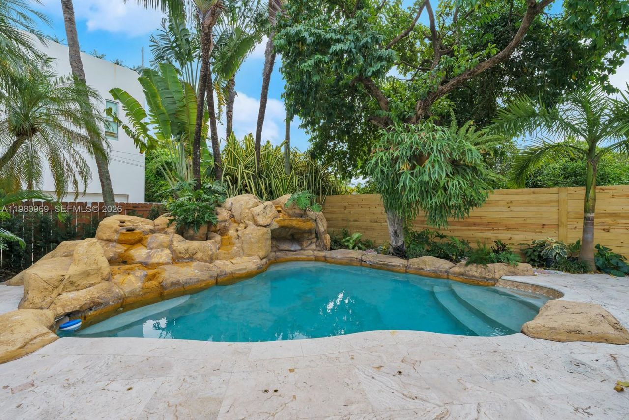 200 N Hibiscus Dr, Miami Beach, FL 33139 Photo