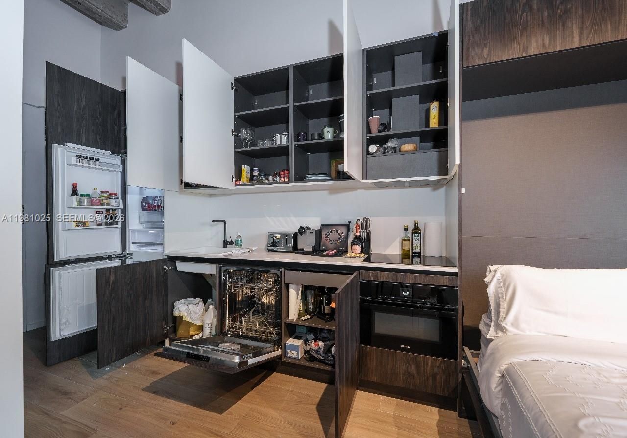 5255 Collins Ave , Unit 12F, Miami Beach, FL 33140 Photo