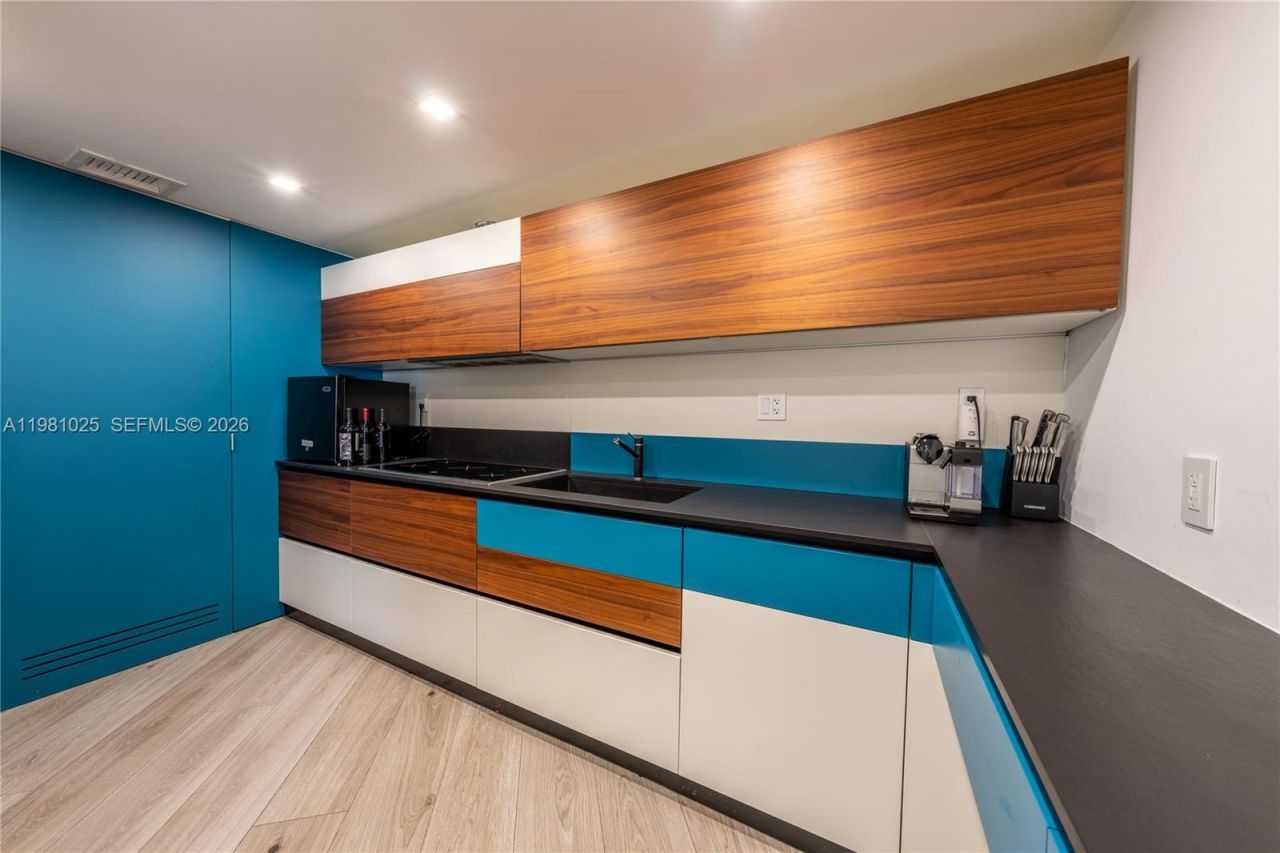 5255 Collins Ave , Unit 12F, Miami Beach, FL 33140 Photo