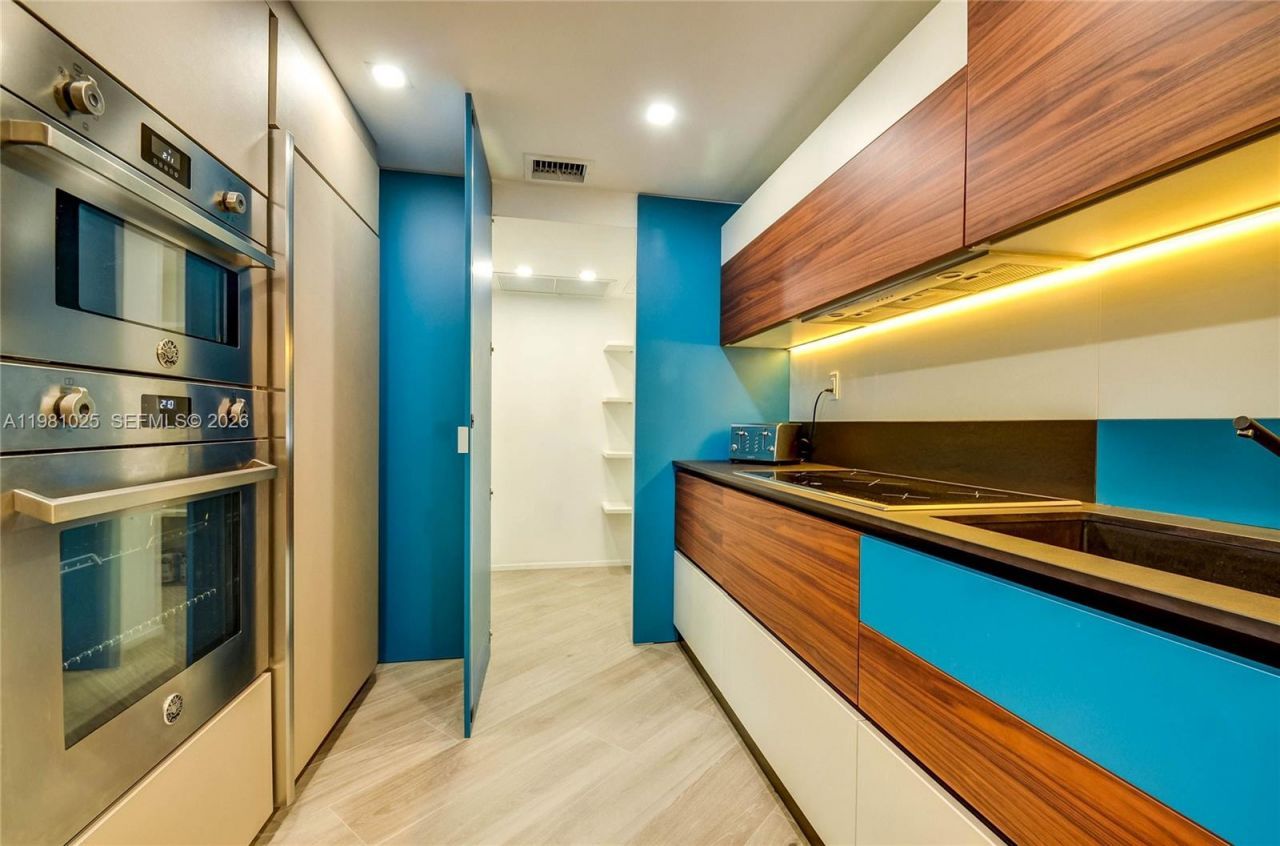 5255 Collins Ave , Unit 12F, Miami Beach, FL 33140 Photo