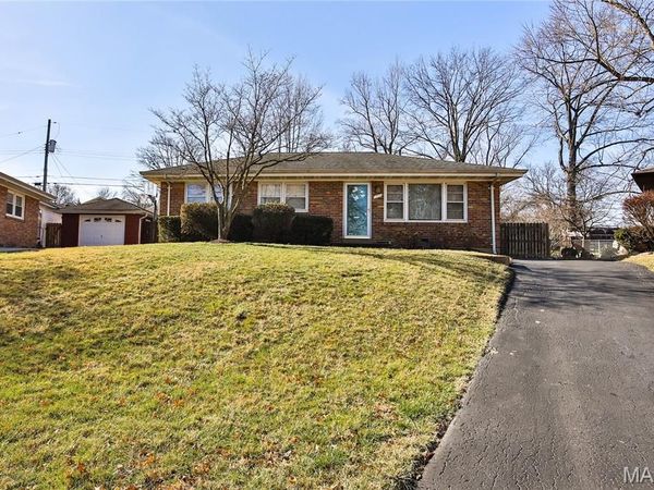 9714 Willow Creek Lane, St Louis, MO 63119