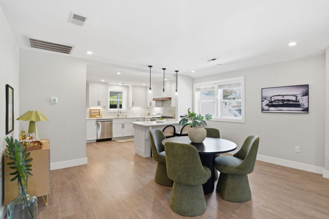 303 Woodland Shores Road Photo 8