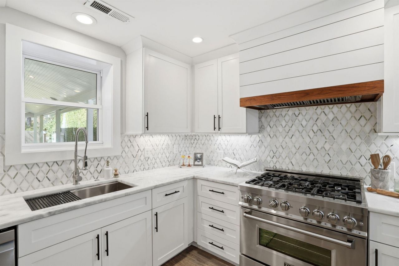 303 Woodland Shores Road Photo 9