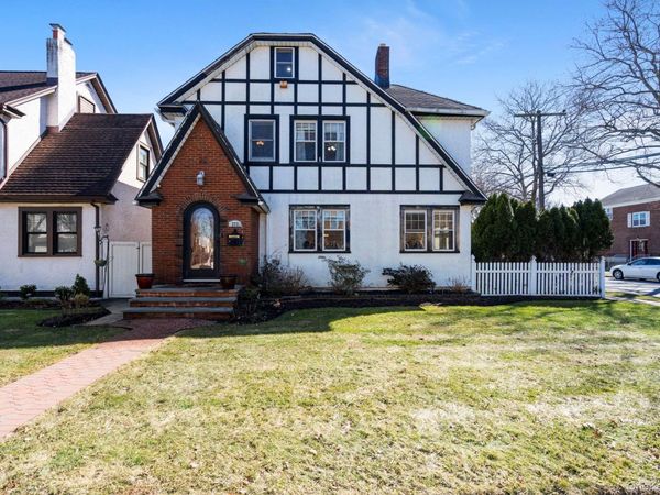 373 1st Street, Mineola, NY 11501