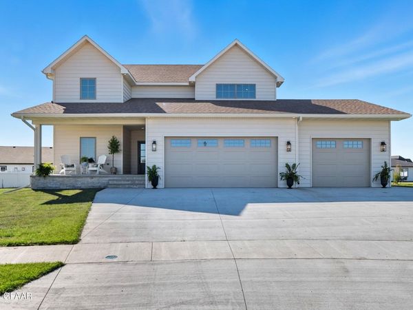 5959 SYLVIA Circle , Grand Forks, ND 58201