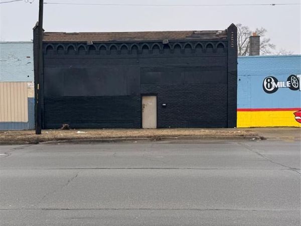 8621 W 8 Mile Road , Detroit, MI 48221