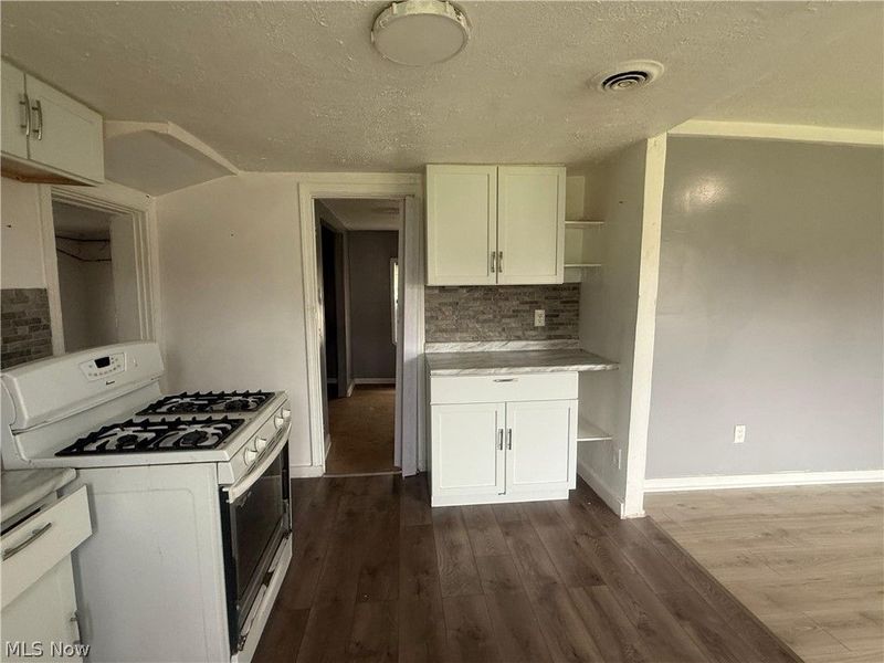 15205 Lincoln Avenue , Cleveland, OH 44128 Photo 11