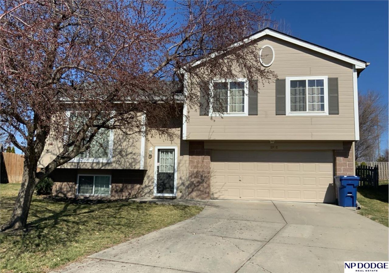 18908 T Circle , Omaha, NE 68135