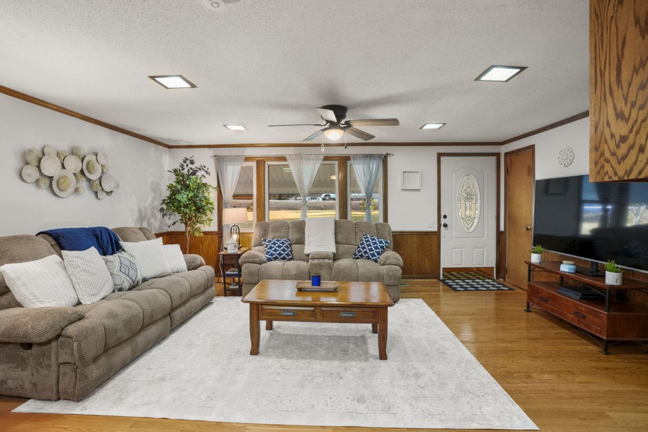 2466 Norway Road Photo 11