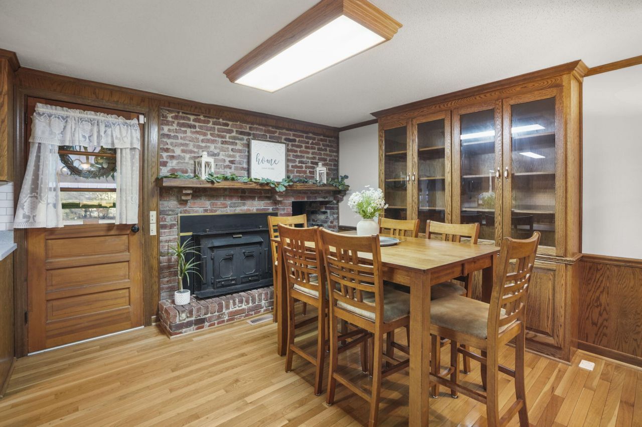 2466 Norway Road Photo 12