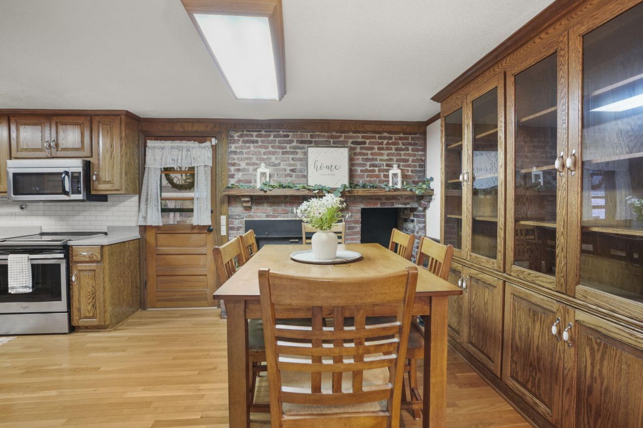 2466 Norway Road Photo 13