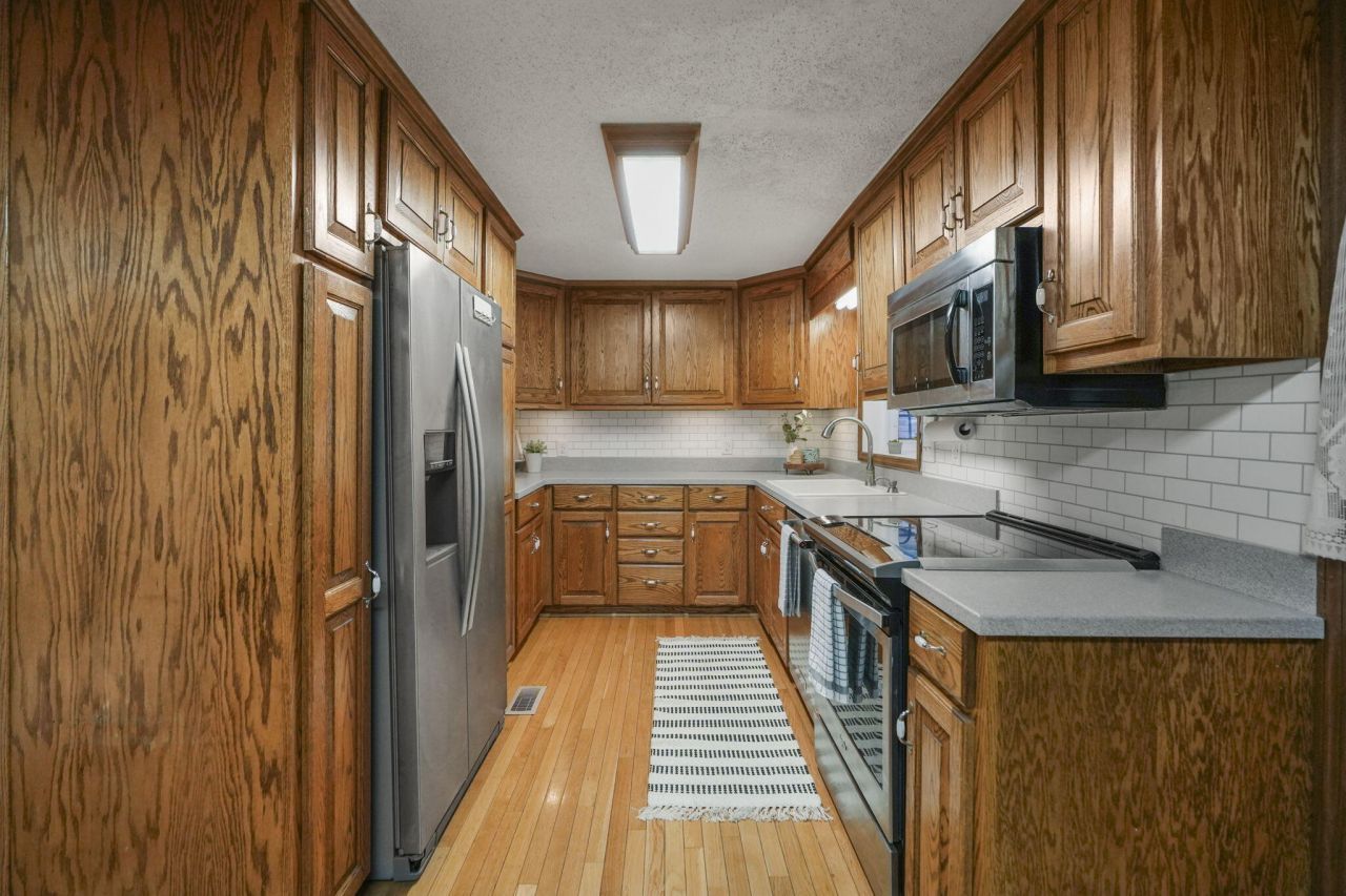 2466 Norway Road Photo 14