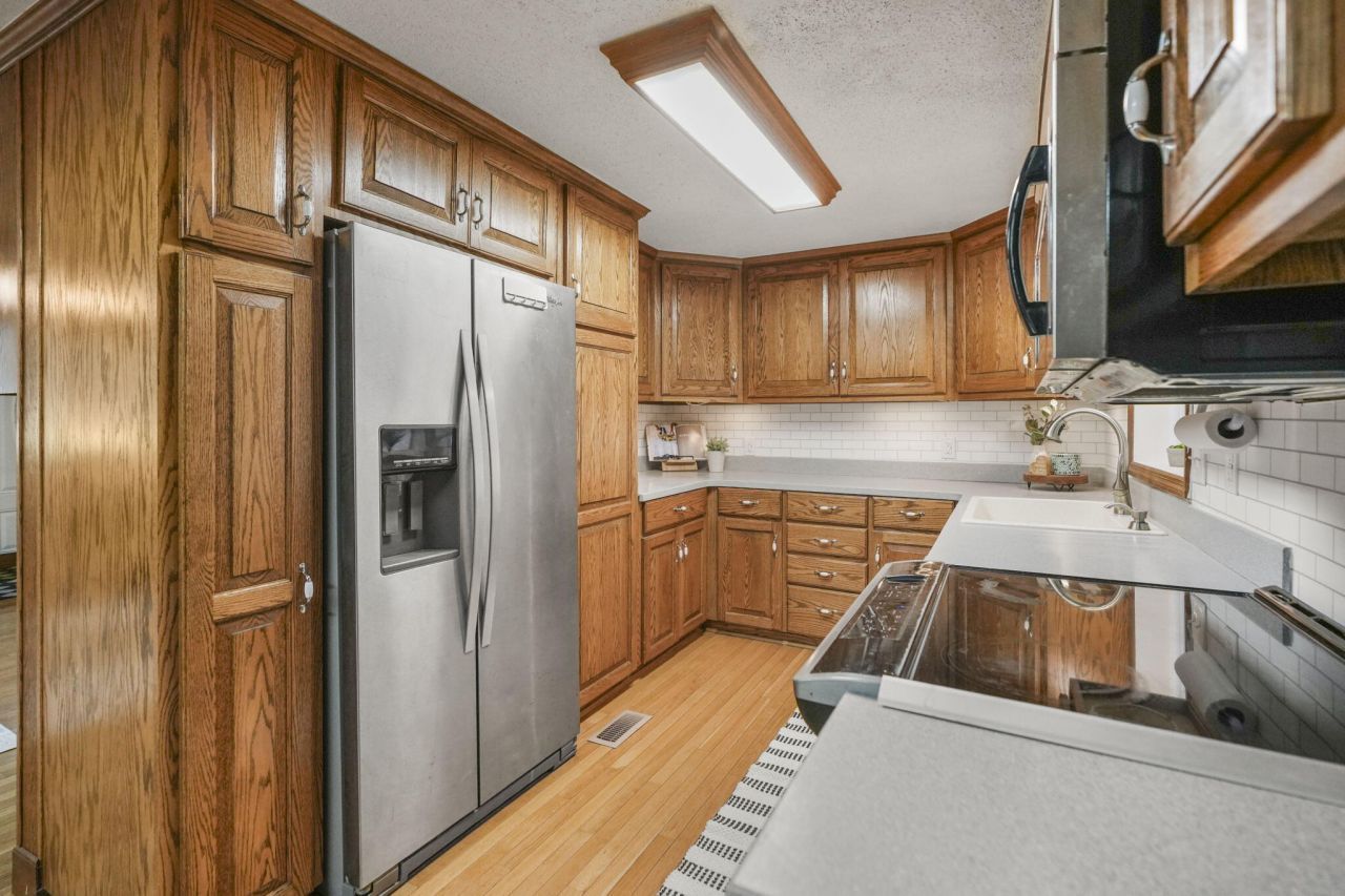 2466 Norway Road Photo 15