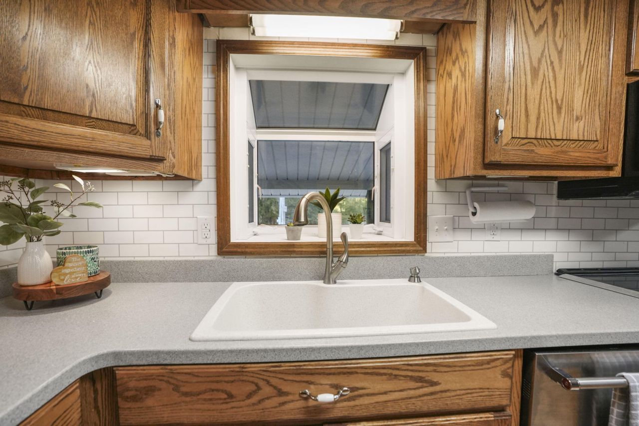 2466 Norway Road Photo 16