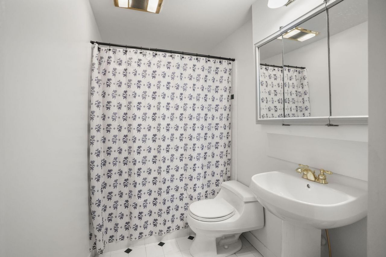 2466 Norway Road Photo 17