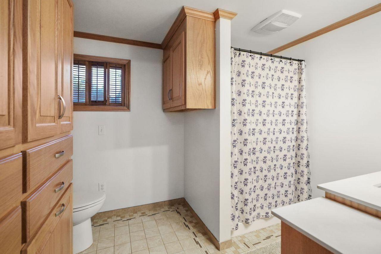 2466 Norway Road Photo 18