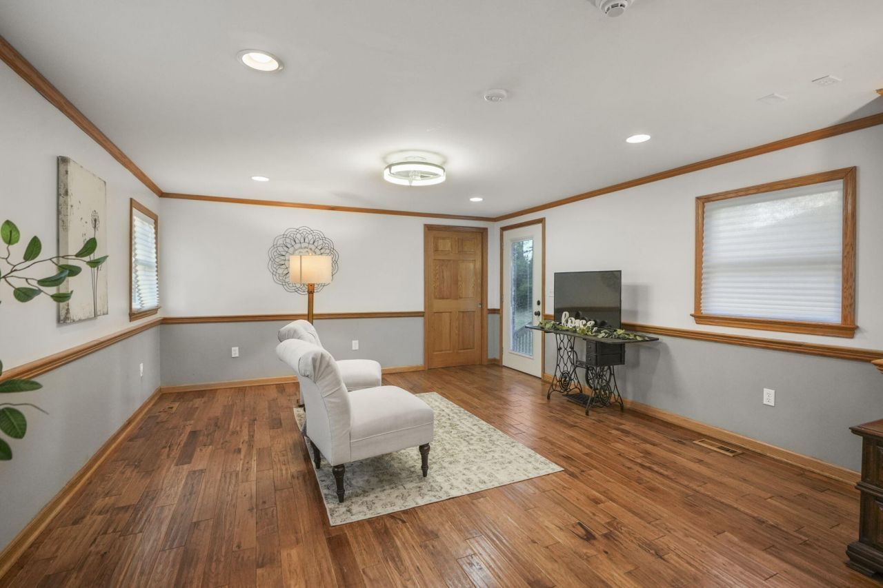 2466 Norway Road Photo 24