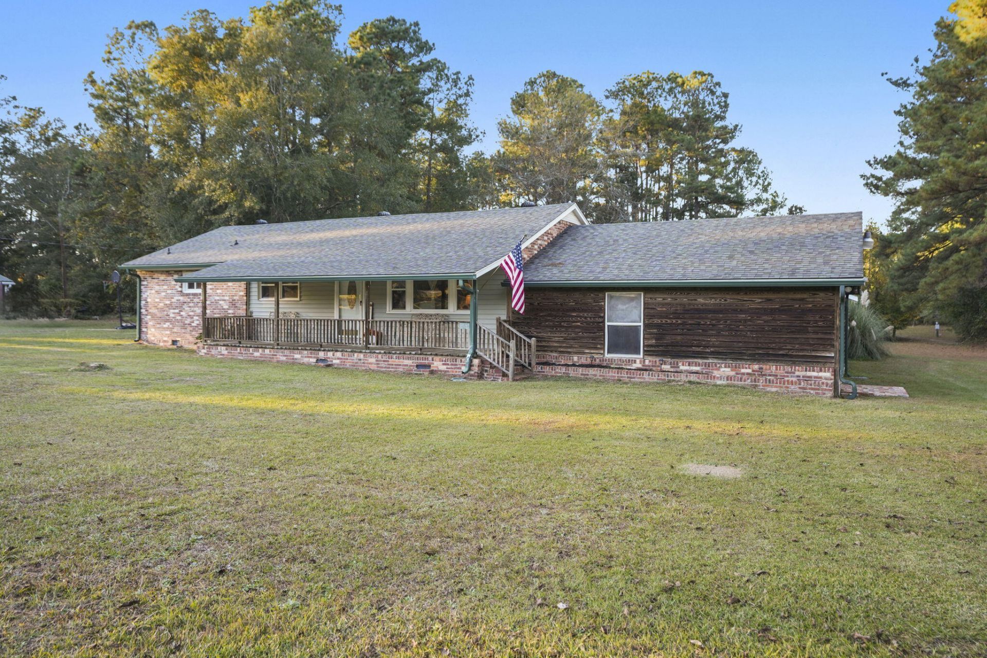 2466 Norway Road Photo 4